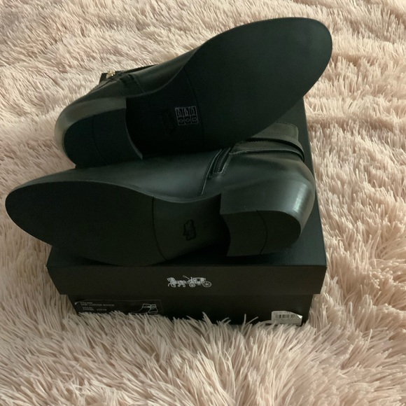 Coach women’s boots size 7.5 - Picture 3 of 5